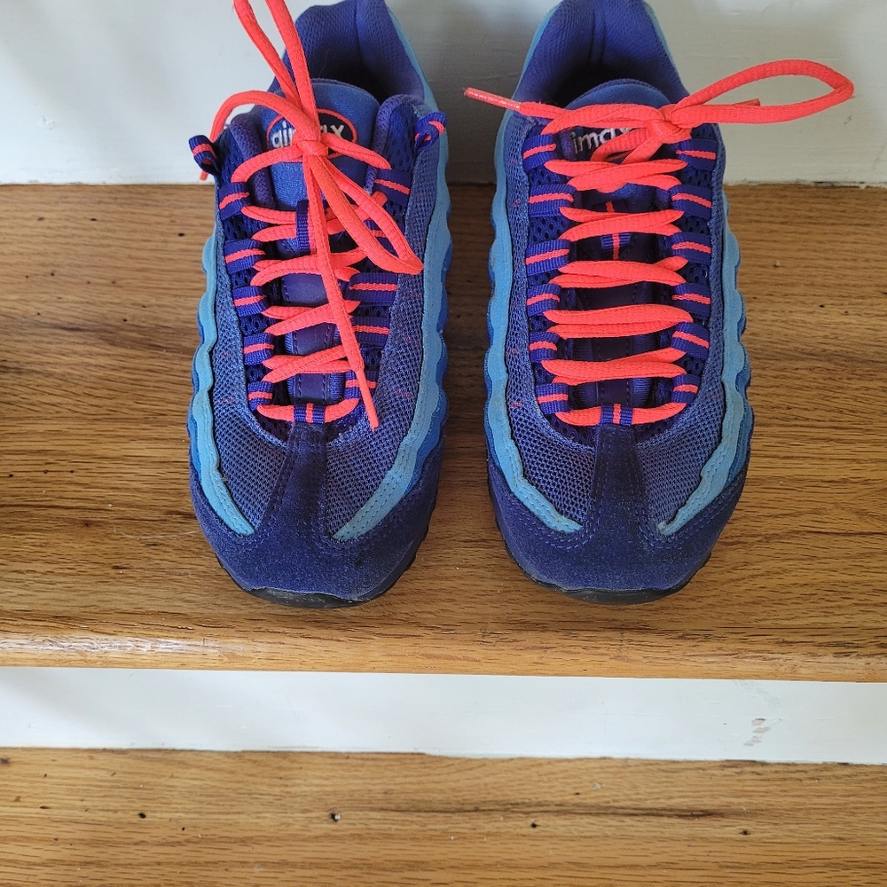 Nike - Picture 2 of 4